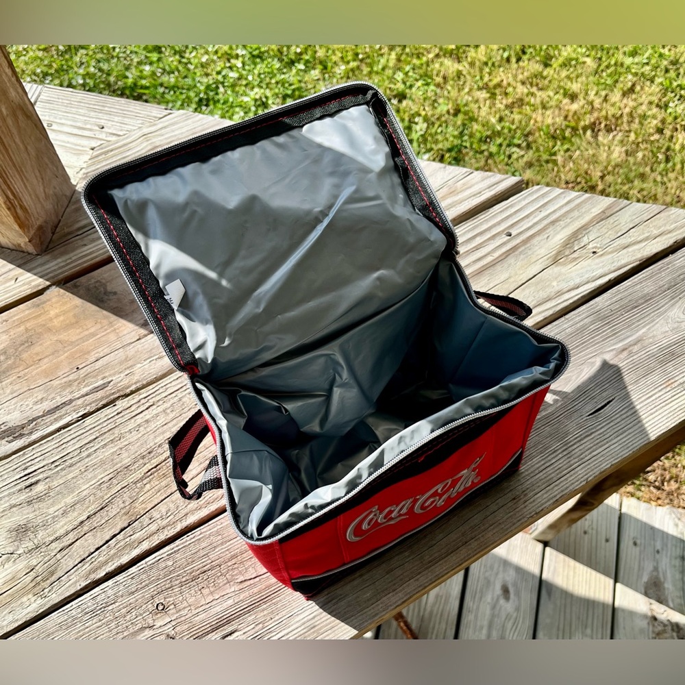 Coca-Cola Red Insulated Bag with Black Trim‎ - Picture 4 of 7